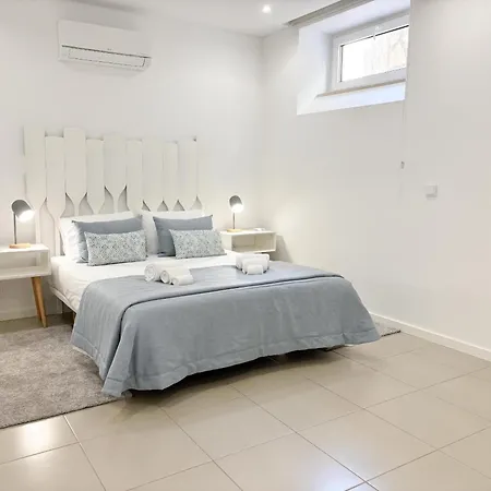 Janelas Da Baia - By Sch * Сан-Мартинью-ду-Порту